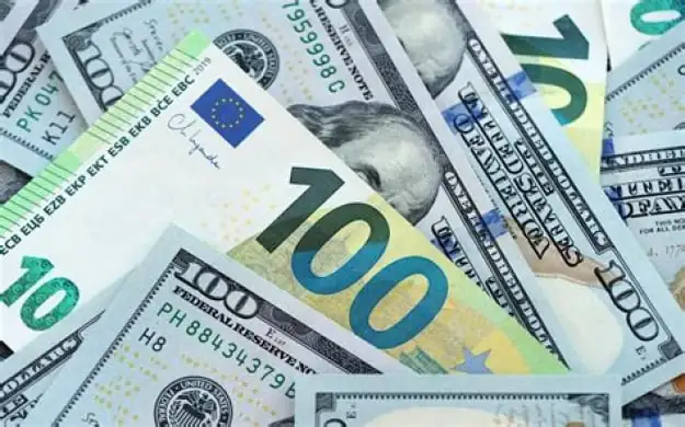 Курсові зміни: Долар падає, євро зростає